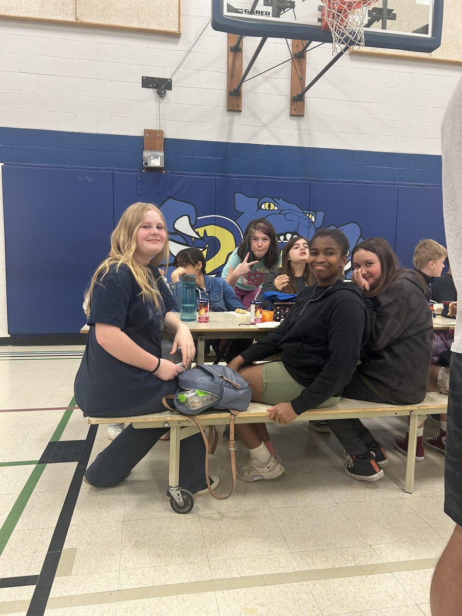 ms_lafleche's tweet photo. We had a great visit to @LBPearsonOCSB today. Our @JohnPaulIIOCSB Jaguars 🐆 are ready to be panthers in the fall! https://t.co/XnjmIItgoh