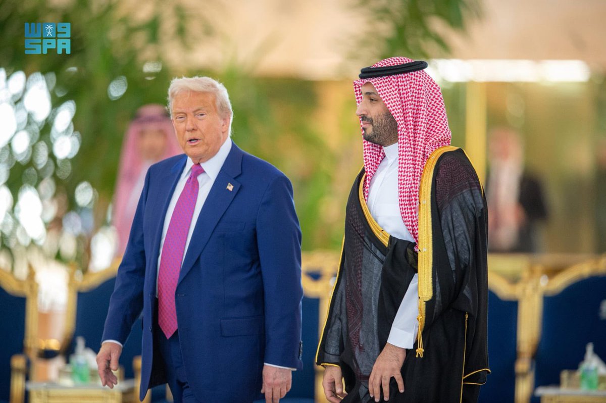 wahbi_4's tweet photo. دونالد ترمب: كل ما أقوم به حاليًا هو من أجل رجل واحد فقط... هو محمد بن سلمان.
#TrumpInnnKSA 
#الرياض 
#القمة_السعودية_الأمريكية 
#محمد_بن_سلمان‌ https://t.co/eJhJOEzEkG