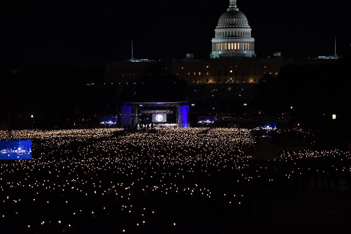 At 8pm tonight, thousands of family members, friends, colleagues, and law enforcement supporters will come together to honor the 345 fallen officers during the 37th Candlelight Vigil.

Learn more: bit.ly/3Y1b8R9

Photo: 29th Candlelight Vigil

#NationalPoliceWeek #DC