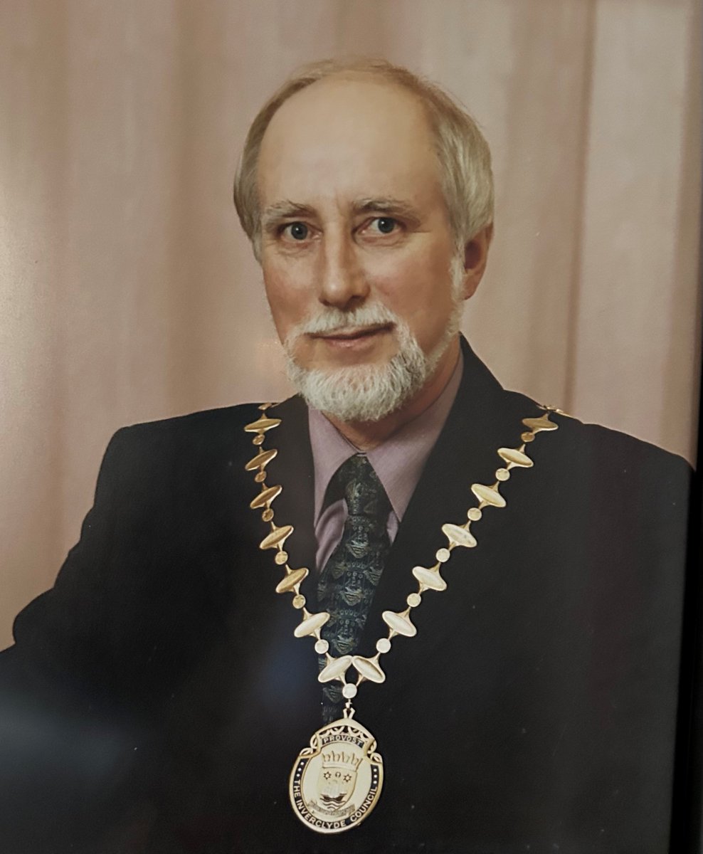 inverclyde's tweet photo. We're saddened to hear that former Provost David Roach has died.

He was provost from 1999-2003 and a councillor from 1980-2007.

Provost Drew McKenzie paid tribute to Mr Roach as a 'great ambassador for Inverclyde'.

Our condolences to Mr Roach's family 
https://t.co/lIREz8LRFx https://t.co/j0zKqOKeQE