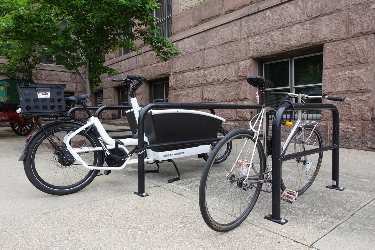 WeMoveCincy's tweet image. Happy #BikeMonth! We're installing 50 new bike racks this month. The first of a few hundred across the city. We're also collecting bicyclist counts this week. Safe riding! Stop by the annual Breakfast on the Bridge Celebration this Fri, May 16, 7–9am. @TriStateTrails