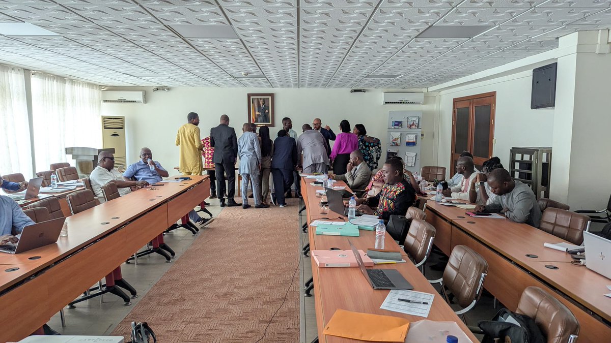 opengovpart's tweet photo. Sous la direction de @tiefiwa, 30 agents publics se sont réunis pour définir les responsabilités, les échéances et la coordination du 1er plan d’action OGP. Sourires aux lèvres, les participants ont montré un réel enthousiasme et une forte volonté de collaborer. https://t.co/VXCfirLGEE