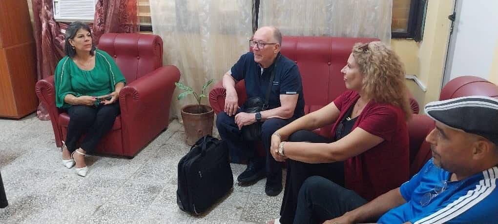 La Facultad de Cultura Física y Deportes de la <a href="/univholguinera/">UniversidadHolguin</a> recibe al Sr. Manuel Antonio Ortíz Ortíz, Director de la Escuela de Preparación Física Aero-Fitness Buguei y Shitai Dó.S.L de España. 🇨🇺🇪🇸
#SomosUHo
#EspacioParaCrecer