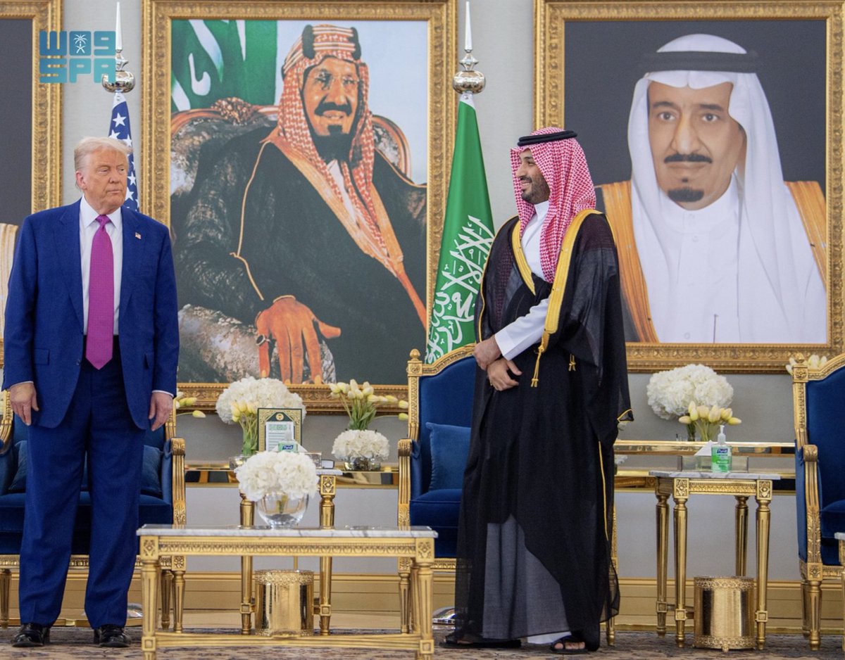ali3_n55's tweet photo. حاكم ويجمع من صفات السلاطين 
مجدٍ يزود قيمة المجد قيمة ♥️ 🇸🇦 

#مالك_شبيه_ياسيدي https://t.co/oJYOqpydkE