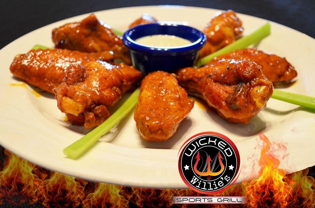 Wicked_Willies's tweet photo. C'mon, admit it. Fresh Jumbo Wings from Wicked Willie's sound perfect right now! 🍗😋 Each order comes with 8 of your choice of Buffalo, Jamaican Jerk, Teriyaki, Trashed, or our award-winning Wicked sauce.🏆😈 So, which will it be?

#HotWings #SportsBarAndGrill #LakeOfTheOzarks https://t.co/3MLw3OC7e1