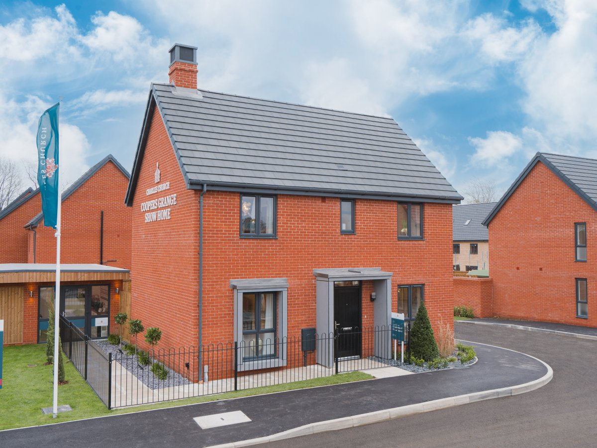 Downsizing can feel daunting, yet it can also mark an exciting new chapter in your life 📖 Whether you’re retiring, simplifying life or looking to release equity, it’s the start of a lifestyle that’s more you.

Here are our downsizing top tips and how buying new could be your