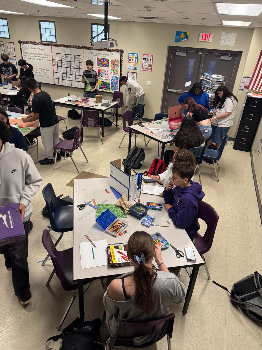 🔋🌎 Renewable Energy in Action! ⚡🏗️Ms. Opshal's 4th and 5th hour students took learning to the next level by building creative models of renewable energy resources—from wind turbines to solar farms and more! 💡🌱 🗳️👏 💜