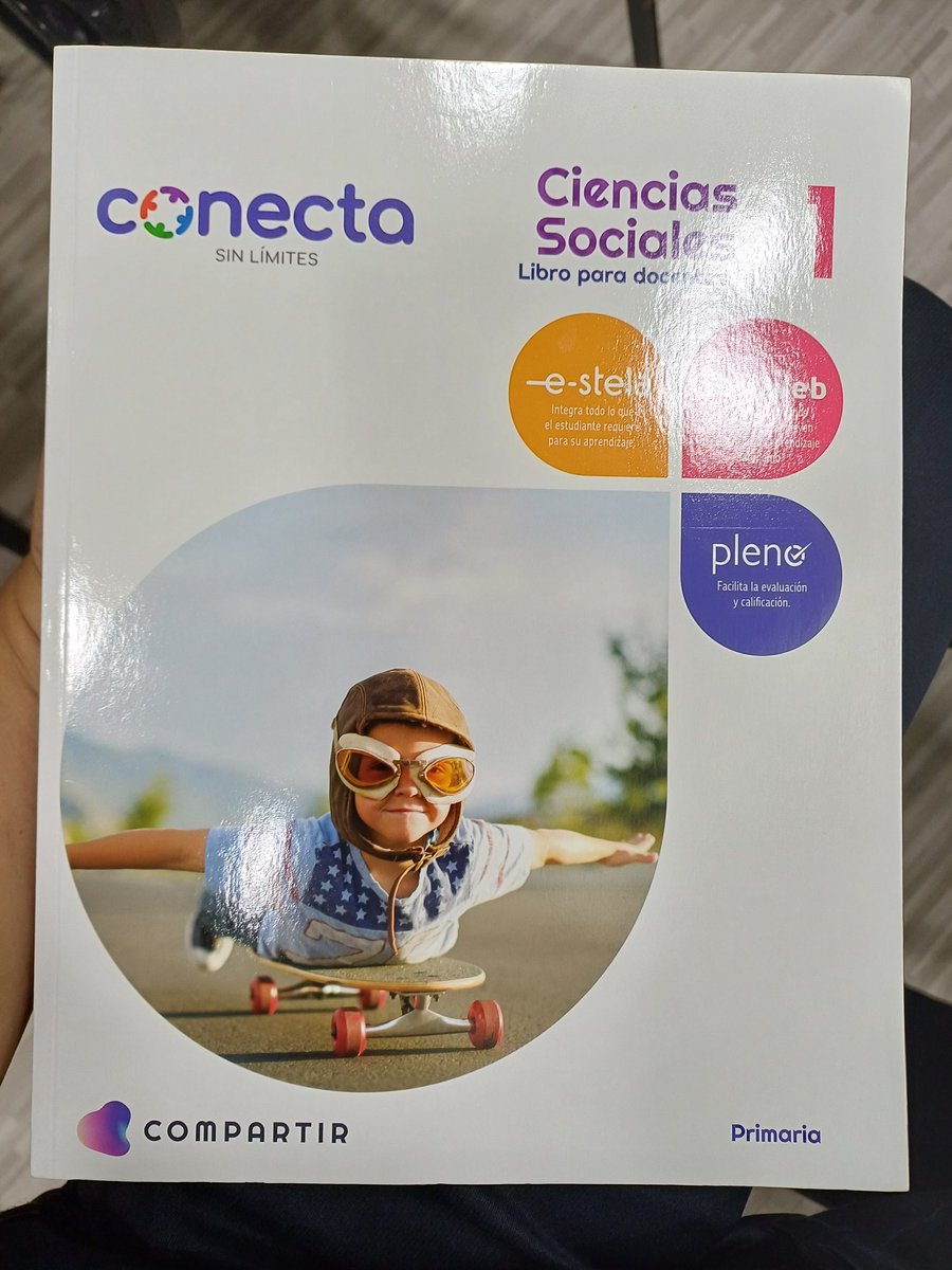 Revisión de la propuesta de los libros a utilizarse en el Liceo Bilingüe Policial, que iniciará sus funciones en Septiembre.

Presentación a cargo de la Editorial Santillana.