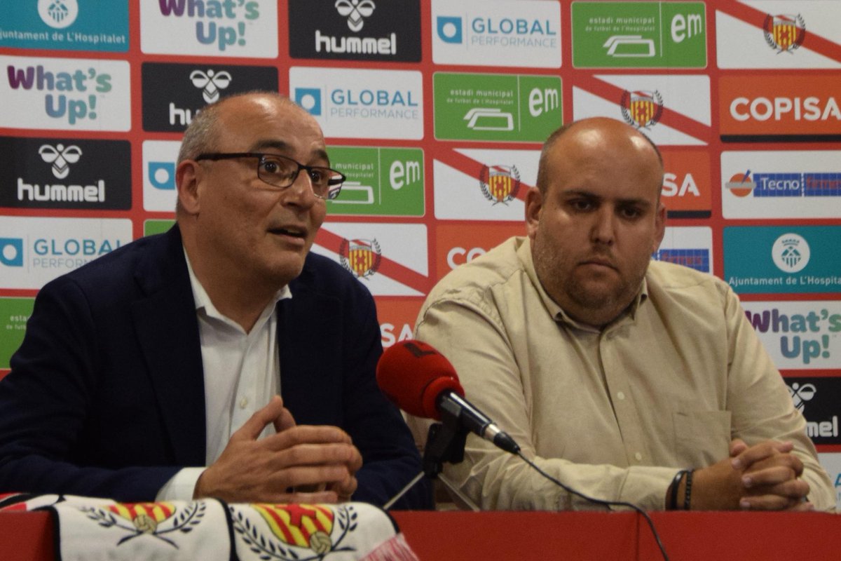 CELHospitalet's tweet photo. 🔴Presentació de Javier de San Nicolás com a nou director esportiu

🎙️@antonigarcia (President): "En Nico és una persona amb experiència que portará al club el seu coneixement i la seva capacitat de gestió per desenvolupar aquest projecte esportiu tan engrescador".

#CELH2526 https://t.co/1aDAlOj9by