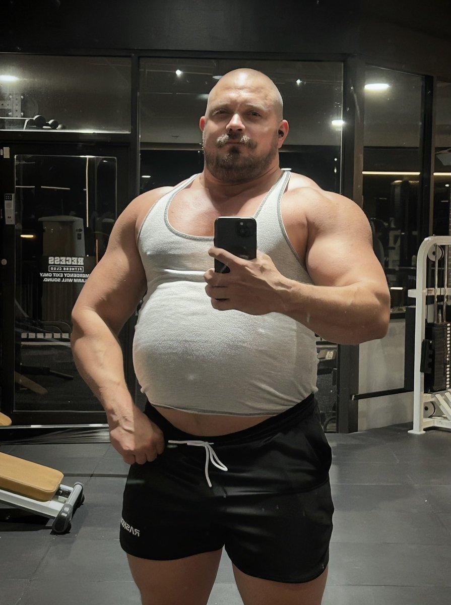 Tank in a Tank 😏💪🏼
#BeefyMen