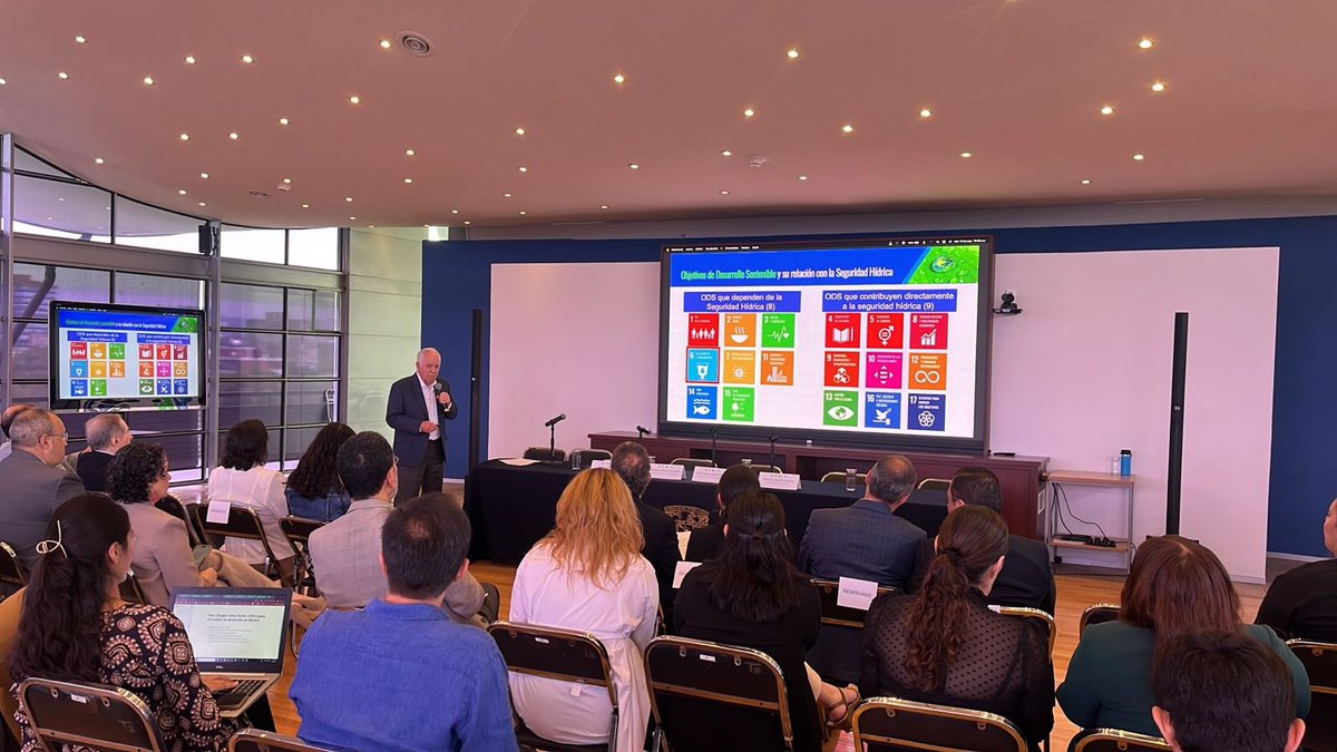 Aspen Institute México (@aspenmexico) on Twitter photo Dr. Fernando González Villareal, Director Técnico de la Red de Agua UNAM profundiza en el documento “a perspectivas del Agua en México”
Consulta el documento en: agua.unam.mx/assets/pdfs/Pe…
<a href="/AguaCapitalOrg/">Agua Capital</a> <a href="/Agua_UNAM/">Red del Agua UNAM</a>
Foro en vivo: youtube.com/live/GbWOBVmeF… Dr. Fernando González Villareal, Director Técnico de la Red de Agua UNAM profundiza en el documento “a perspectivas del Agua en México”
Consulta el documento en: agua.unam.mx/assets/pdfs/Pe…
<a href="/AguaCapitalOrg/">Agua Capital</a> <a href="/Agua_UNAM/">Red del Agua UNAM</a>
Foro en vivo: youtube.com/live/GbWOBVmeF…