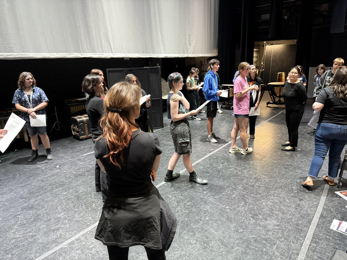 The WILL POWER <a href="/RiversideThtrIC/">RiversideTheatre</a>  group traveled to Fairfield yesterday to present their trunk-show version of Romeo &amp; Juliet for theatre and speech students. <a href="/FHSTrojans/">Fairfield Trojans</a> got a front row performance &amp; workshop!! What an AWESOME experience ❤️ Thank you!!! 🎭