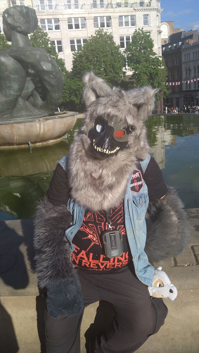 atomicfallout67's tweet image. Birmingham in the sun ☀️ - it burns 🔥🔥🔥 

#foryoupage #foryou #fyp #furry #furrypride #furrytrash #furryuk #fursuiter #furryfandom #atomicfallout67 #dinomaskfurry #cyberwolf #cyberpunk #anime #cosplay #cosplayer #ukfurry