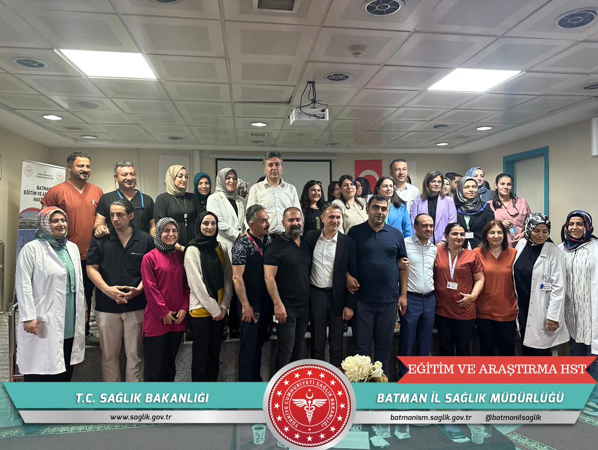 batmanilsaglik's tweet photo. 📍İl Sağlık Müdürümüz Uzm. Dr. Murat SOLMAZ, Hemşireler Günü kapsamında Batman Eğitim ve Araştırma Hastanesi, İluh Devlet Hastanesi ve Halk Sağlığı Hizmetleri Başkanlığı’nda düzenlenen etkinliklere katılarak hemşirelerimizin gününü kutladı.

🔹Fedakârlıkları ve özverileriyle sağlığın her alanında görev alan hemşirelerimizin Hemşireler Günü kutlu olsun.

#HemşirelerGünü #SağlığınKahramanları