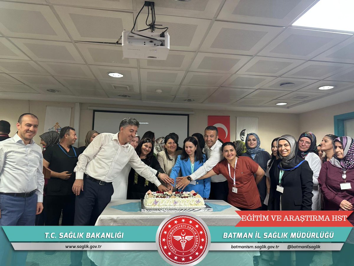 batmanilsaglik's tweet photo. 📍İl Sağlık Müdürümüz Uzm. Dr. Murat SOLMAZ, Hemşireler Günü kapsamında Batman Eğitim ve Araştırma Hastanesi, İluh Devlet Hastanesi ve Halk Sağlığı Hizmetleri Başkanlığı’nda düzenlenen etkinliklere katılarak hemşirelerimizin gününü kutladı.

🔹Fedakârlıkları ve özverileriyle sağlığın her alanında görev alan hemşirelerimizin Hemşireler Günü kutlu olsun.

#HemşirelerGünü #SağlığınKahramanları