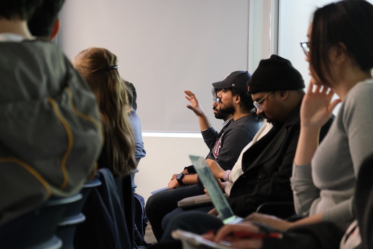 SFU_CompSci's tweet image. Our industry talk series with @visier was filled with valuable knowledge and strategies students could apply to their work. Speaker @chu_vincent shared insights into building data teams, adapting to ETL pipelines, and the use of Gen AI in the workplace.