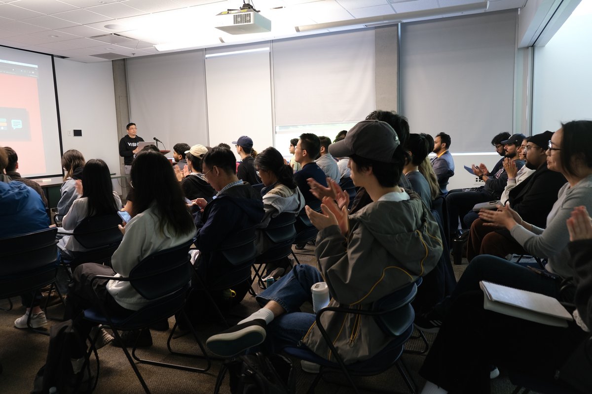 SFU_CompSci's tweet image. Our industry talk series with @visier was filled with valuable knowledge and strategies students could apply to their work. Speaker @chu_vincent shared insights into building data teams, adapting to ETL pipelines, and the use of Gen AI in the workplace.