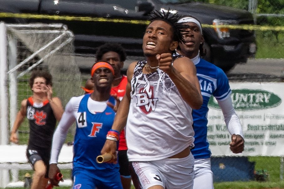 Mike Baxter (@mbaxter091) on Twitter photo 2 from the 4x400 at the Collinsville Invite. 1st pic - the top 3 IL schools in this event reaching the anchor leg. 2nd pic of the same race - 5 of the top 20 IL schools in the 4x400. Good things happening in southern IL. May 10. <a href="/MSHeartland_/">MileSplit Heartland</a> 2 from the 4x400 at the Collinsville Invite. 1st pic - the top 3 IL schools in this event reaching the anchor leg. 2nd pic of the same race - 5 of the top 20 IL schools in the 4x400. Good things happening in southern IL. May 10. <a href="/MSHeartland_/">MileSplit Heartland</a>