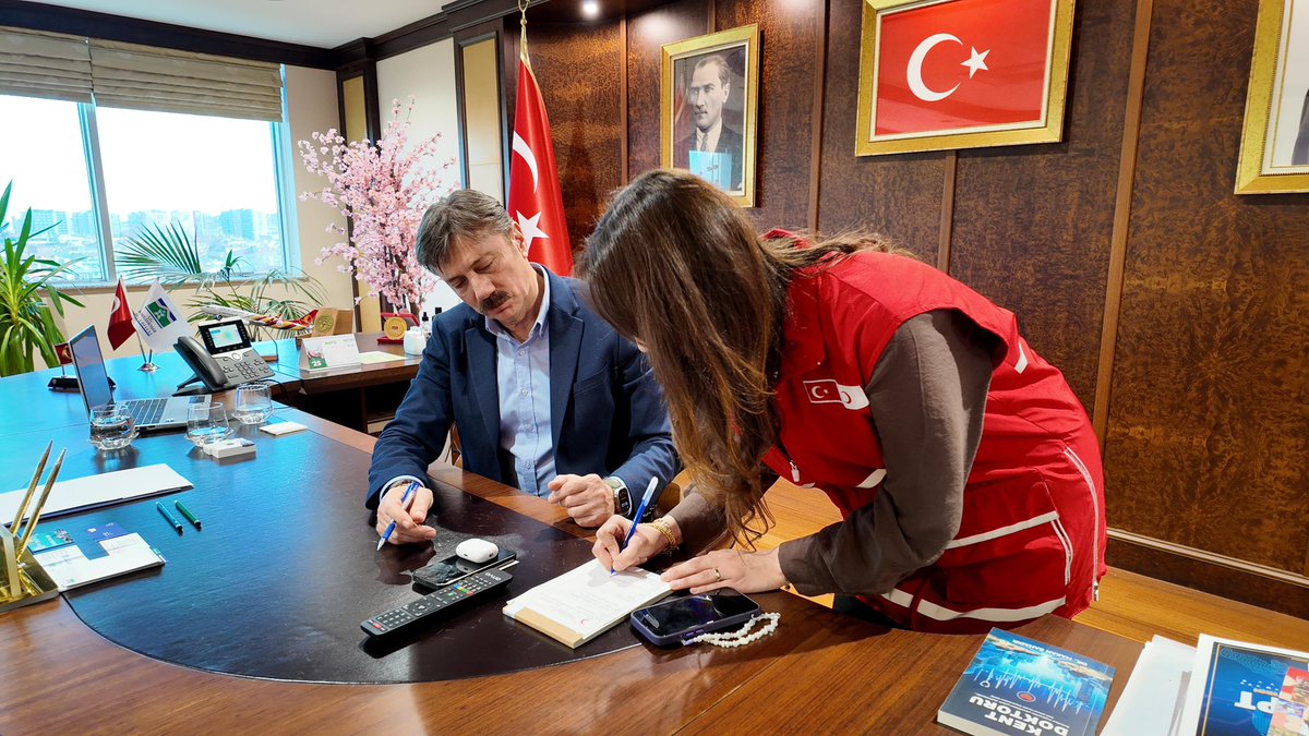 Türk Kızılay Bahçelievler Yeni Şube Başkanı Muhammed Muvaffak Kaya ve yönetim ekibi misafirimizdi. Kendilerine hoş sohbet ve nazik ziyaretleri için teşekkür ediyorum.