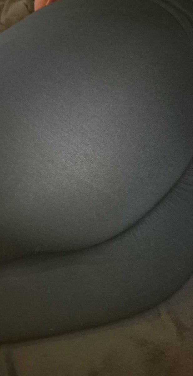 Wie schwach dich dieser Anblick macht🤭Du kannst meinen Arsch in meiner Leggins nicht widerstehen🍑 Dieser Arsch wird dich entgültig ruinieren und dein Konto platt machen🤑😌😈

#findom #femdom #bdsm #paypig #paypigsfindom #geldsklave #zahlsklave #Booty #sissy #blackmail