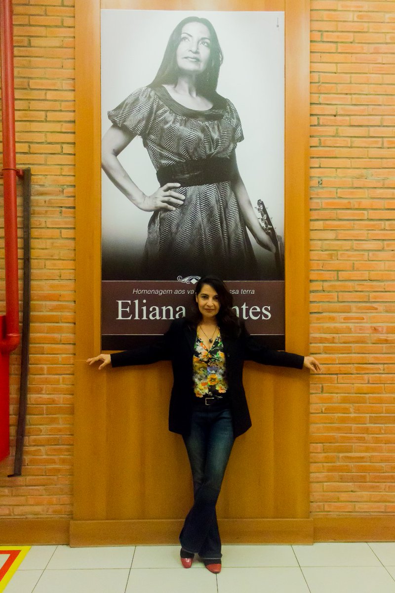 Alô queridas e queridos de Manaus dia 6 de Junho às 21H estaremos aqui no #TeatroManauara  que amo e sou muita grata por todos os anos realizar aqui a show do meu aniversário e por está linda homenagem com está foto no Hall♥️♥️♥️👍👍👍👏👏👏