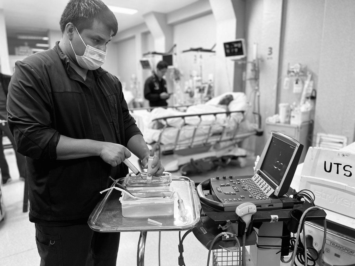 PAUSEHNDM2023's tweet image. Práctica de Accesos Vasculares Ecoguiados con nuestros rotantes ( residentes de Medicina de Emergencia ) Accesos en Plano y fuera de Plano #PROCEDIMIENTOSECOGUIADOS #POCUSFIRST @ondasPOCUS