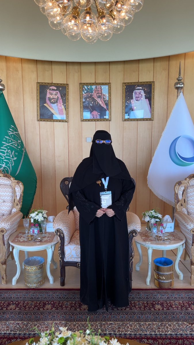 shamma_suliman's tweet photo. الحمد لله الذي ماختم جهد ولا تم سعي إلّا بفضله وما توفيقي الا من عند الله . الحمدلله على كرمه، وفضله حصلت اليوم على جائزة ( شقائق الرجال - مسار كفاءة الاداء ). على شرف سمو سيدي امير منطقة القصيم حفظه الله 💚🇸🇦 https://t.co/W8fFvmNgJu