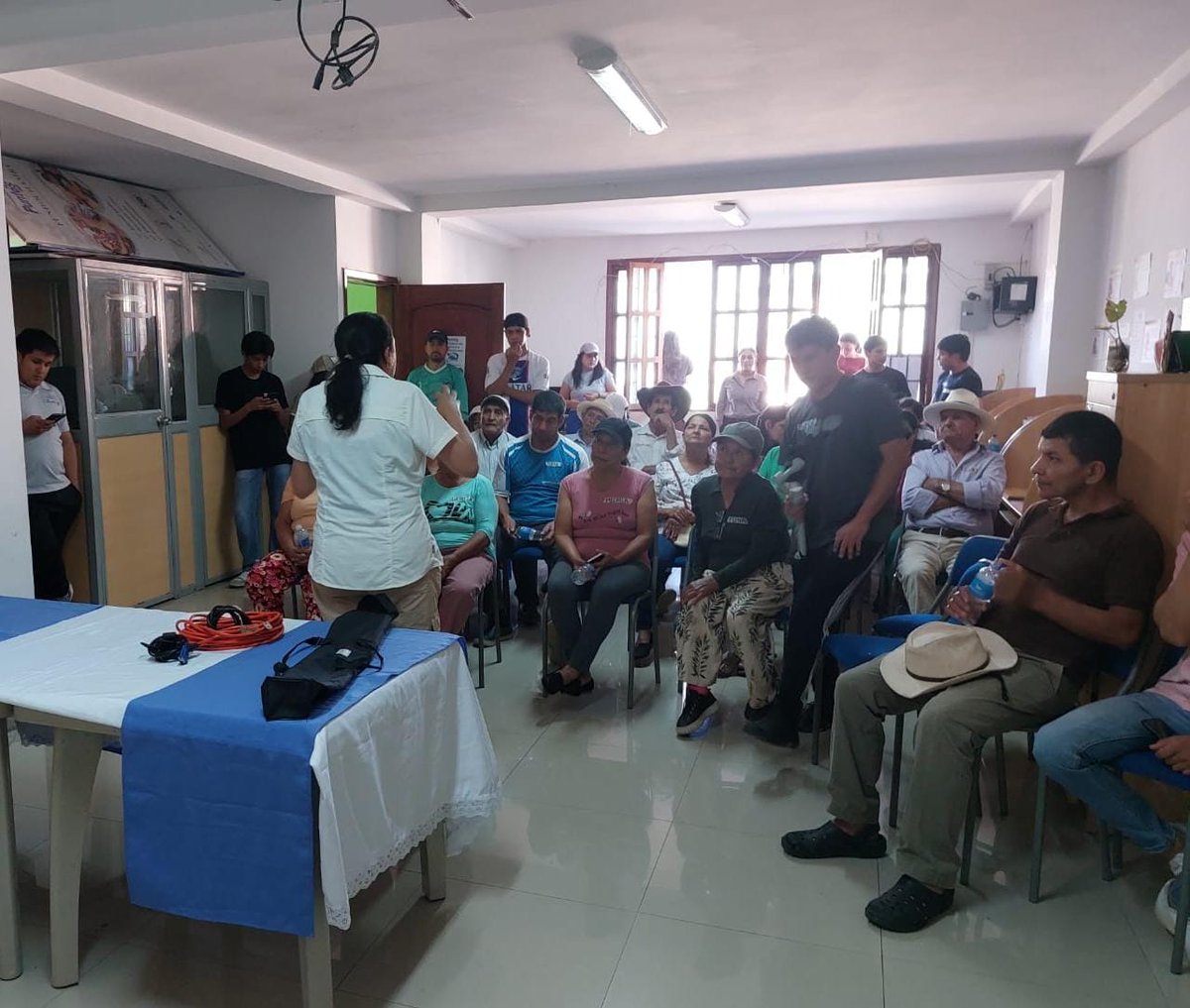utplvinculacion's tweet photo. #Proyectodevinculación 📢 Comprometidos con el apoyo en la reactivación social del cantón Quilanga, brindando alternativas productivas 🧅🥔, estudiantes y docentes de Agropecuaria UTPL vinculados al desarrollo rural.

#Vinculación #UTPL https://t.co/6ocoPpmgzT