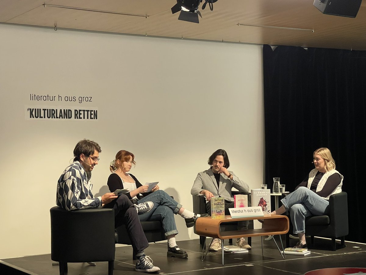 In der heutigen literarischen Jugend-Soirée sprechen Lilly Greiler, Fiona Schalamun und Sebastian Meißl mit David Wimmer-Wallbrecher im gut besuchten <a href="/LithausGraz/">Literatur h aus Graz</a> über drei aktuelle Bücher von Mario Wurmitzer, Ulli Lust und Fiona Sironic.
