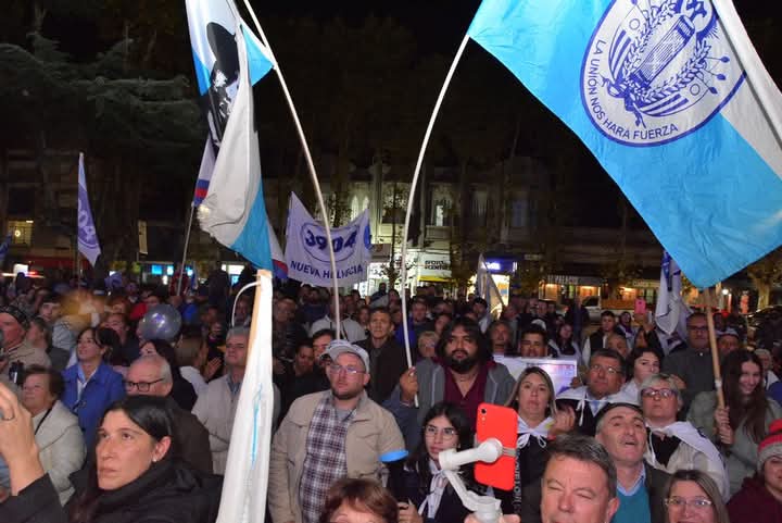 A partir de hoy comienza una nueva etapa departamental con mi querido amigo  #GuillermoRodriguez el cual va a ser un gran Intendente de Colonia
Extender nuestro saludo a los electos vecinos, Ediles Departamentales, Alcaldes y Concejales.
