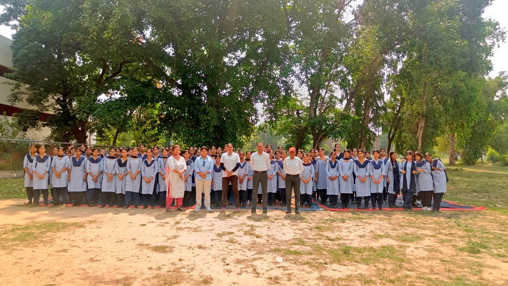 Samavesh (@samavesh_chdpol) on Twitter photo 🚨 Empowering Girls, Securing Future!
<a href="/ChdPol/">Chandigarh Police #Citizen First</a> #Samavesh team of PS-19 held an awareness session at Govt. Girls Sr. Sec. School Sector-20. Students were sensitized on:
🔹Child Abuse
🔹Gender Equality
🔹Human Trafficking
🔹Self Defence
#YouthAwareness
#GirlsSafety
#WeCareForYou🚔 🚨 Empowering Girls, Securing Future!
<a href="/ChdPol/">Chandigarh Police #Citizen First</a> #Samavesh team of PS-19 held an awareness session at Govt. Girls Sr. Sec. School Sector-20. Students were sensitized on:
🔹Child Abuse
🔹Gender Equality
🔹Human Trafficking
🔹Self Defence
#YouthAwareness
#GirlsSafety
#WeCareForYou🚔