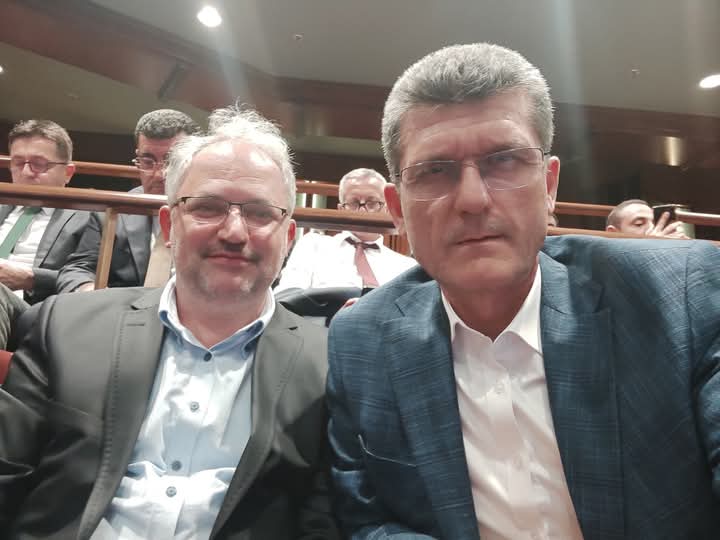 Vakıflar Haftası kapsamında Ankara'da, Cumhurbaşkanımızın katılımıyla düzenlenen 'Vakıf ve Aile' etkinliğine vakfımızı temsilen Doç. Dr. İslam Demirci ve iş insanı Ayhan Akten katıldı. Vakıflar Genel Müdürlüğü’ne davetleri, üyelerimize katılımları için teşekkür ederiz.