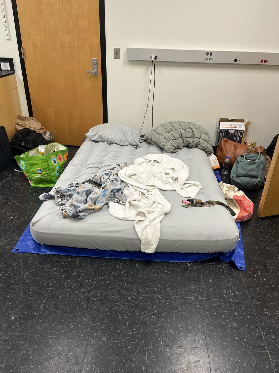 Sometimes science looks glamorous - like heading out for field work in the Florida Keys - but most of the time it’s long days in lab and a few nights on an air mattress collecting data points. Hats off to our awesome team of students and postdoc! #NSF #oceanscience <a href="/UNCW_CMS/">UNCW_CMS</a>