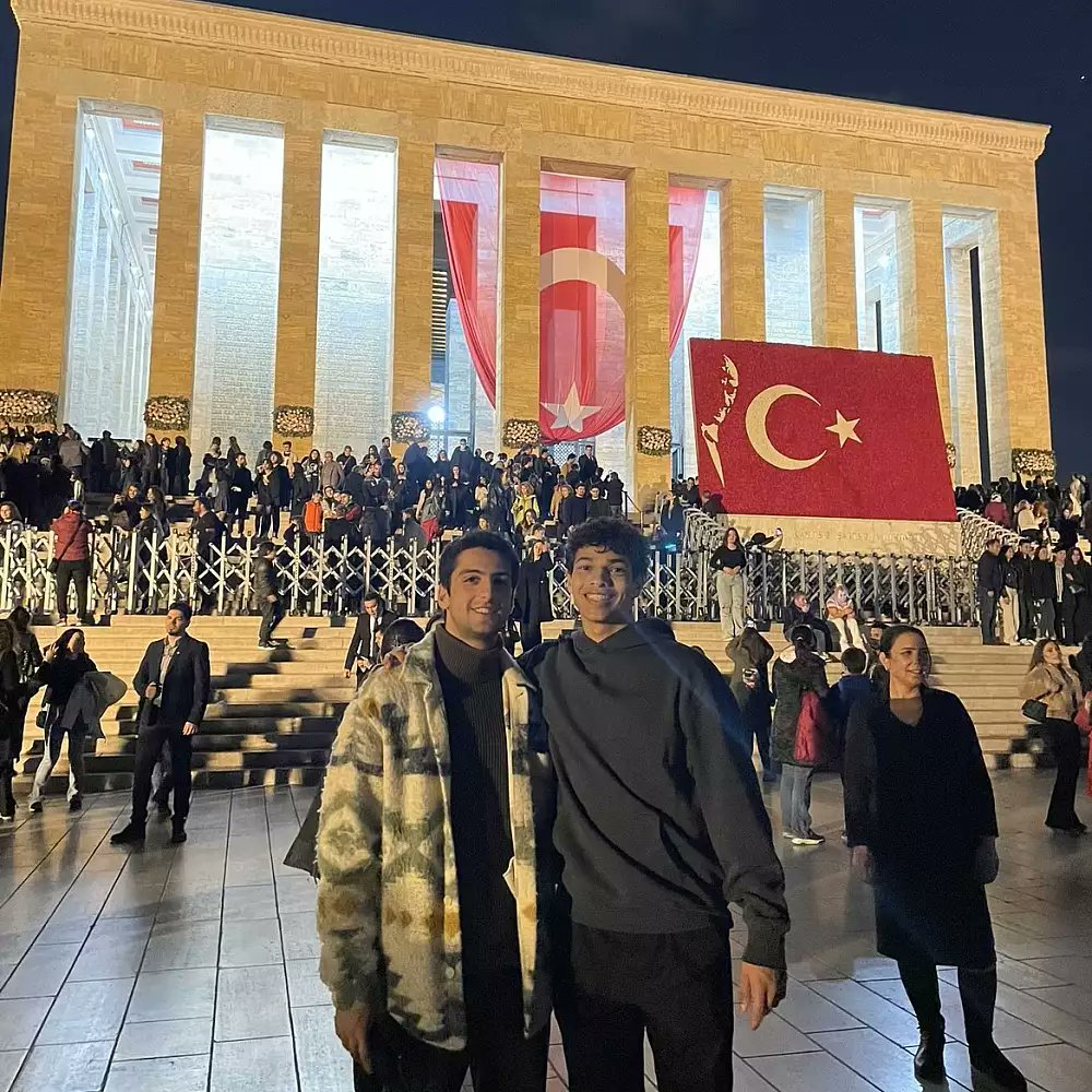 IU School of Liberal Arts in Indianapolis (@iuiliberalarts) on Twitter photo IU School of Liberal Arts first-year undergraduate student, Malachi Aklilu, who plans to major in political science with a minor in Arabic and Islamic studies, has been awarded a Critical Language Scholarship.
To read the full article click on the link.
news.iu.edu/live/news/4532… IU School of Liberal Arts first-year undergraduate student, Malachi Aklilu, who plans to major in political science with a minor in Arabic and Islamic studies, has been awarded a Critical Language Scholarship.
To read the full article click on the link.
news.iu.edu/live/news/4532…