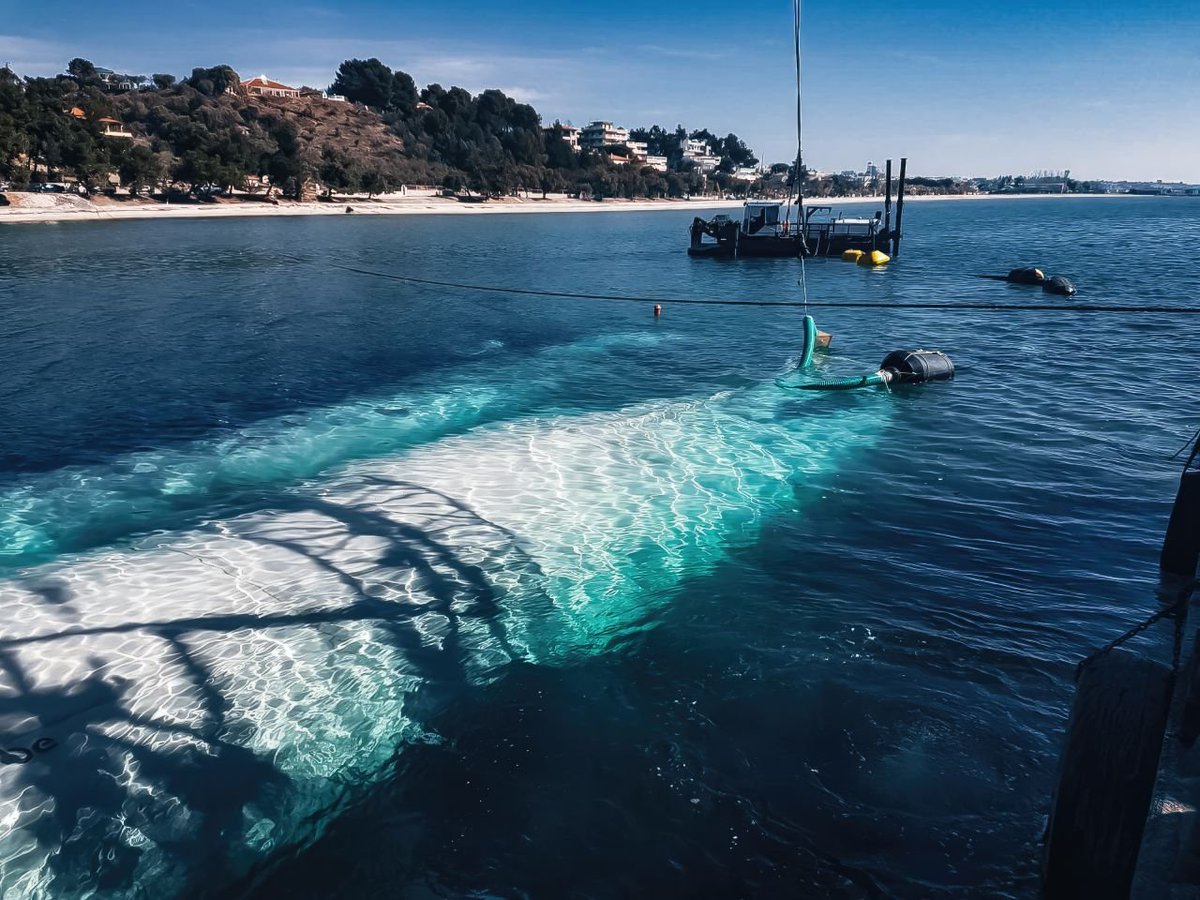Un dueño de hotel en Grecia instaló un rompeolas hecho de geotubos y obtuvo una playa hermosa y tranquila.

Fuente: Solmax