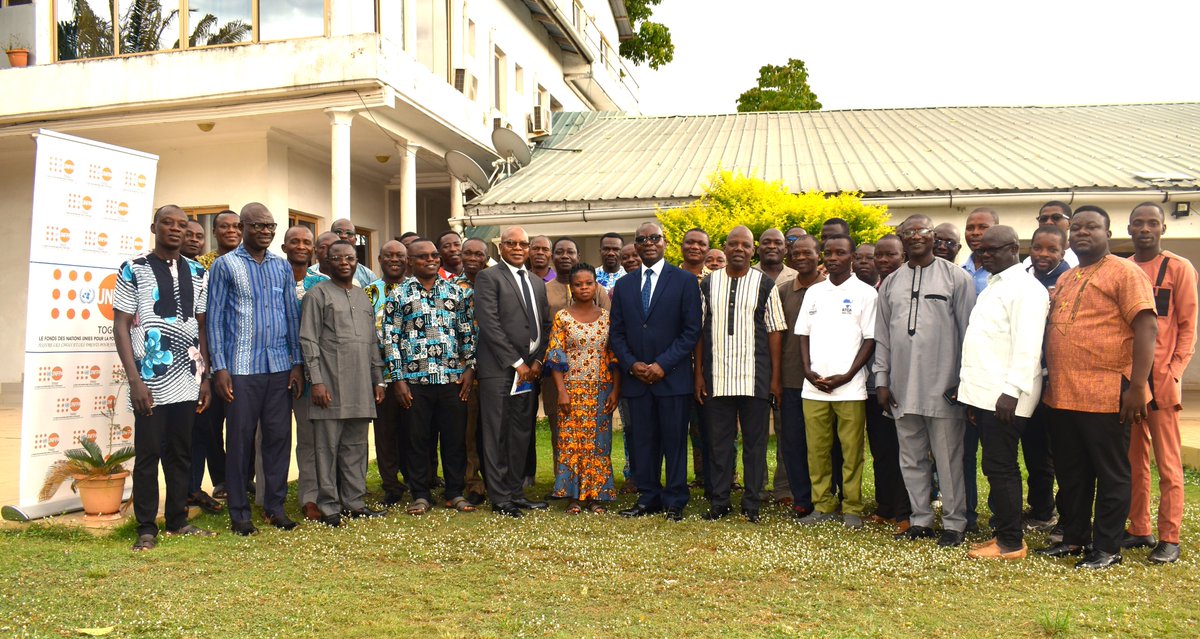 UNFPA_TOGO's tweet image. 📢Entre 2024 et 2025, 1⃣4⃣0⃣ enseignant.e.s du secondaire de la préfecture de l’Avé  ont été formés en EVSS (#ECS), initiative du @EducationTg  avec l’appui de @UNFPATogo. l’Objectif est de contribuer à réduire les grossesses en milieu scolaire

#zérogrossesse #EducationSexuelle