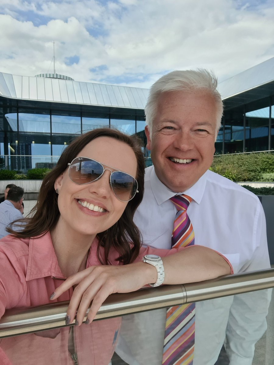 Keeping an eye out for thunderclouds with <a href="/DerekTheWeather/">Derek Brockway - weatherman</a> 👀