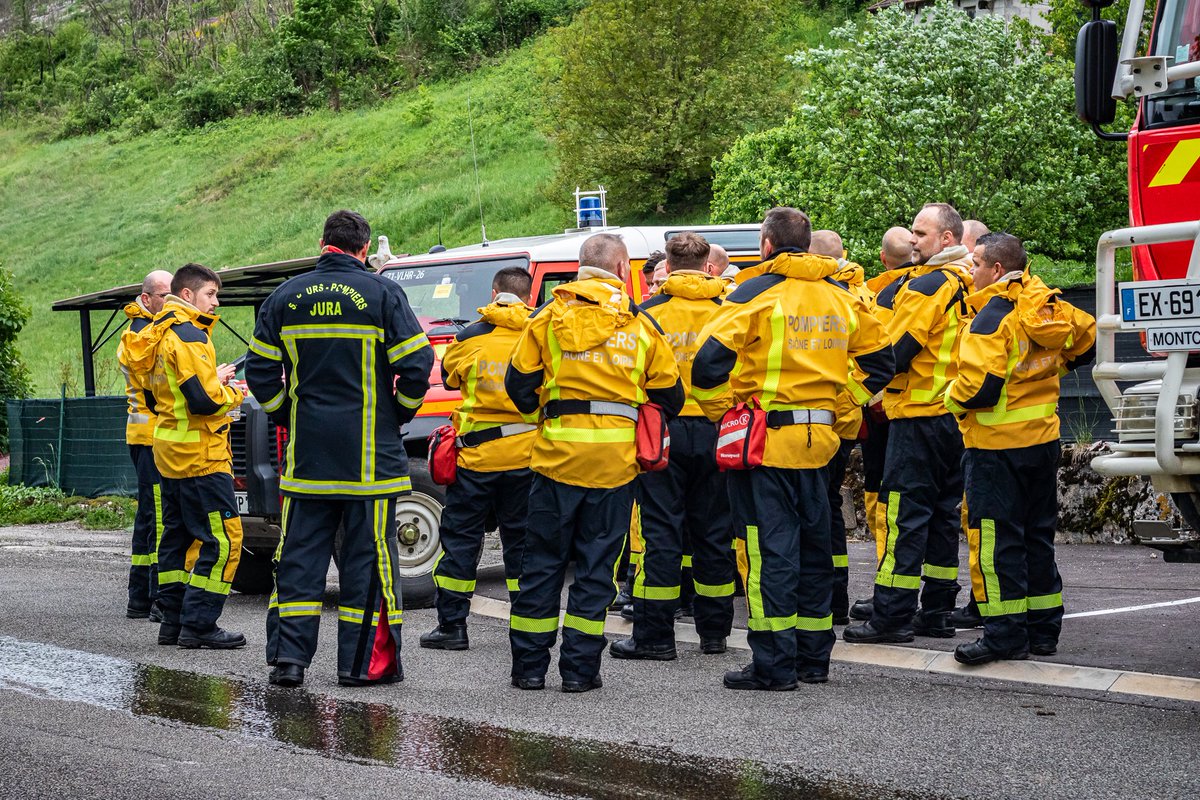 Sapeurs-pompiers de Saône-et-Loire (@sdis71) on Twitter photo #Manœuvre zonale #fdf organisée par <a href="/PrefetZoneEst/">Préfecture de Zone de Défense et de Sécurité Est</a> @prefet39 avec 120 manœuvrants <a href="/SDIS71/">Sapeurs-pompiers de Saône-et-Loire</a> #SDIS39 #SDIS21 dont 20 sapeurs-pompiers de <a href="/saoneetloire/">Saône-et-Loire</a>.
🤝Une coopération interdépartementale pour se préparer et faire face, ensemble, aux risques saisonniers.
📸Candice CHAVAND #Manœuvre zonale #fdf organisée par <a href="/PrefetZoneEst/">Préfecture de Zone de Défense et de Sécurité Est</a> @prefet39 avec 120 manœuvrants <a href="/SDIS71/">Sapeurs-pompiers de Saône-et-Loire</a> #SDIS39 #SDIS21 dont 20 sapeurs-pompiers de <a href="/saoneetloire/">Saône-et-Loire</a>.
🤝Une coopération interdépartementale pour se préparer et faire face, ensemble, aux risques saisonniers.
📸Candice CHAVAND