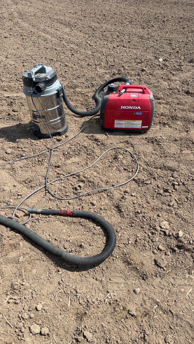 ChaddTaylor1's tweet photo. Great day for a corn and soybean plot in Renfrew!  
#croplan https://t.co/holoZsukb6