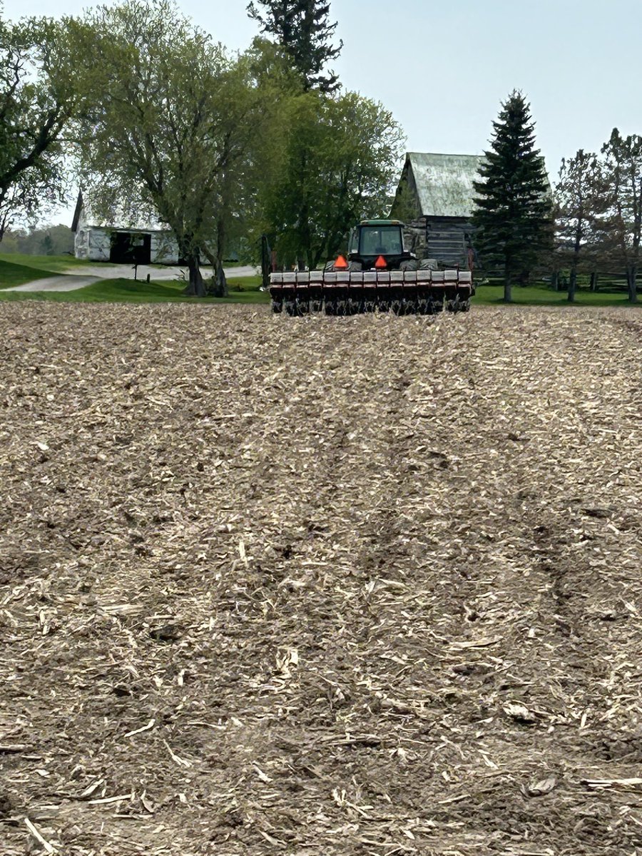 ChaddTaylor1's tweet photo. Great day for a corn and soybean plot in Renfrew!  
#croplan https://t.co/holoZsukb6