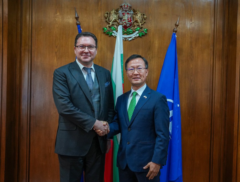 DanielMitov's tweet image. I had a constructive meeting with H.E. Dong-bae Kim, Ambassador of the Republic of Korea. We reaffirmed the strong ties between π§π¬ and π°π· and discussed ways to deepen our cooperation.