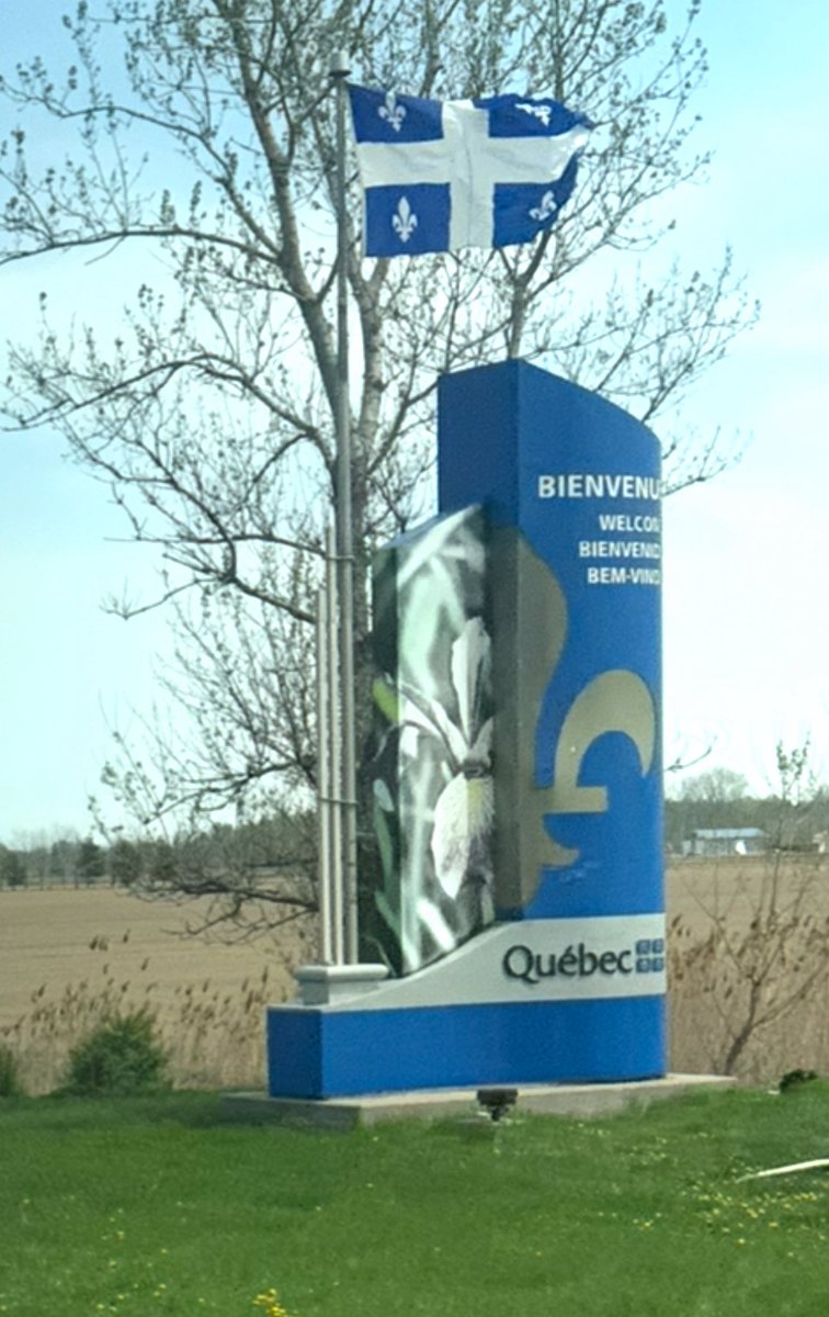 Bienvenue at Quèbec!
Our Intermediate students have arrived to our Montrèal trip! 
Que le plaisir commence!