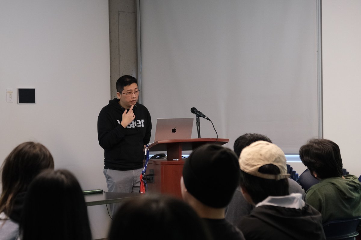 SFU_CompSci's tweet image. Our industry talk series with @visier was filled with valuable knowledge and strategies students could apply to their work. Speaker @chu_vincent shared insights into building data teams, adapting to ETL pipelines, and the use of Gen AI in the workplace.