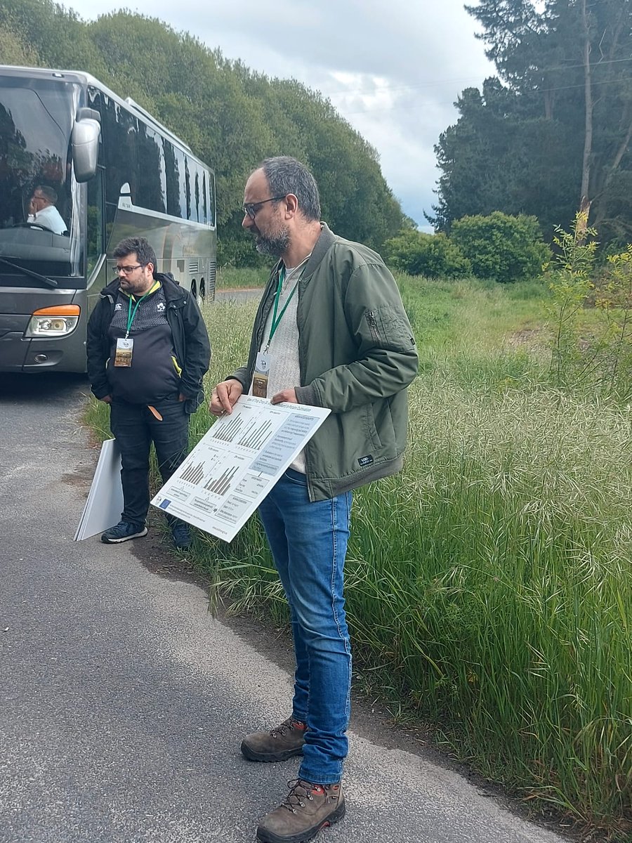 SoildiverAgro's tweet photo. #SoildiverAgro #FinalEvent kicks off today! 🌱🎉
The day began with a warm welcome from our General Coordinator, David Fernández Calviño and followed by
🌱 Engaiging presentations
🌱 Field to visit Case Study 3 in Xinzo de Limia
Stay tuned for more updates throug the event! https://t.co/nJDGi5VIfZ