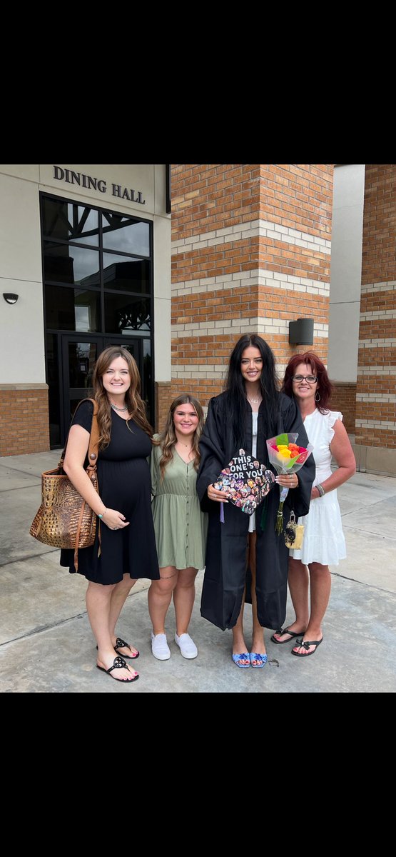 ladyrangervb's tweet image. Congrats to our GRADS !