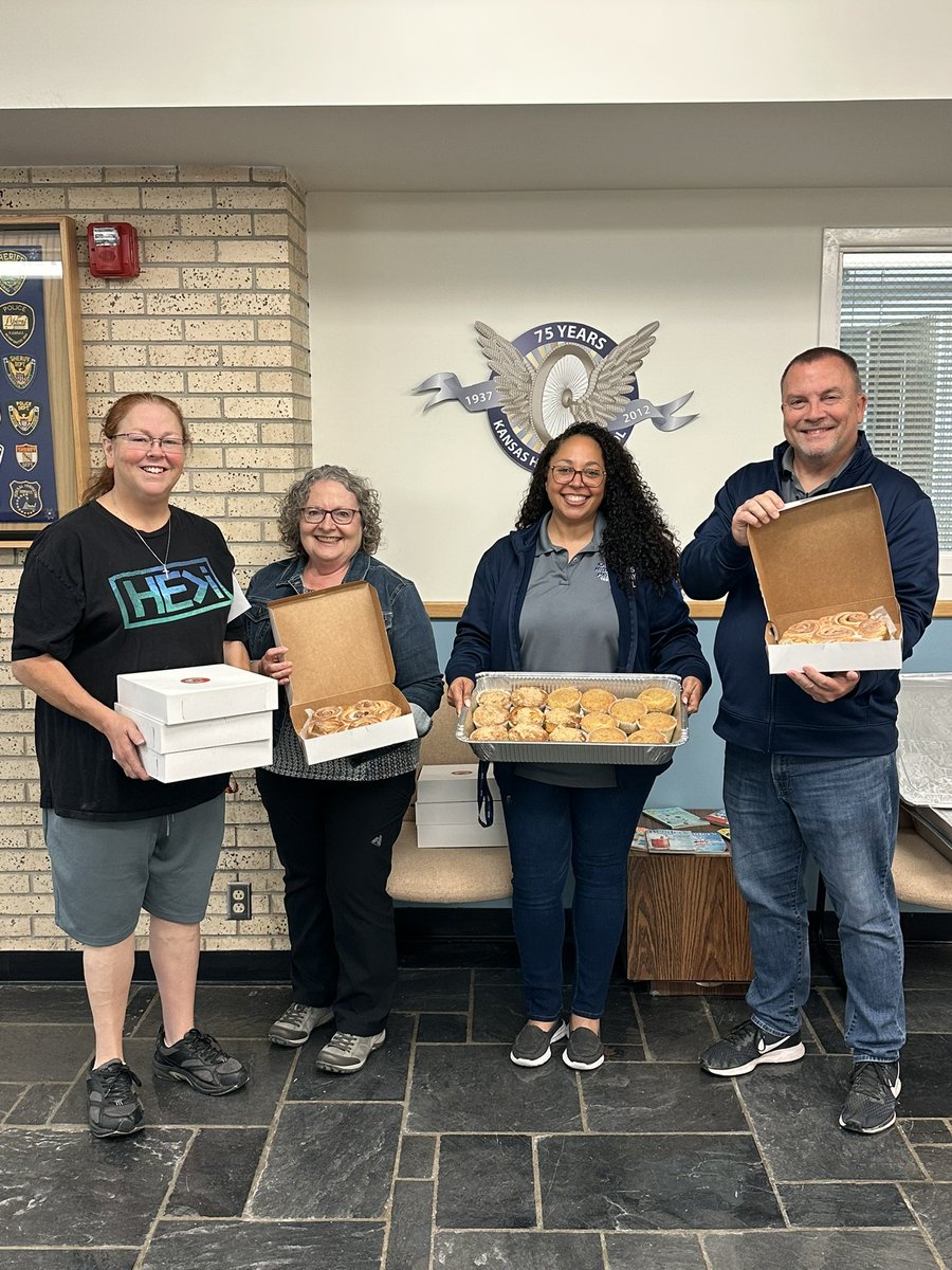 A big thank you to Emmanuel Foursquare Church for the muffin and cinnamon roll delivery 💛