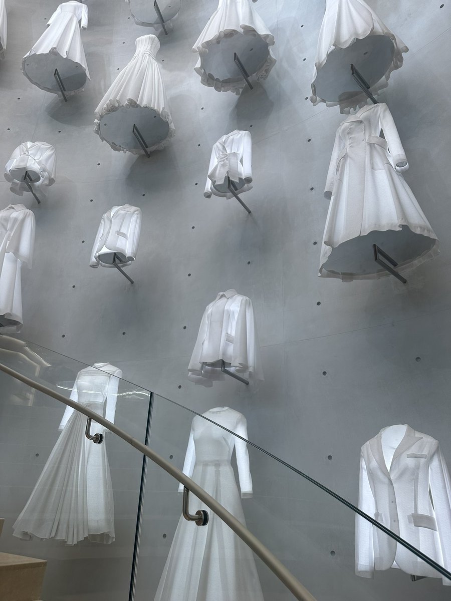 Checking out Dior in #Paris. 👗