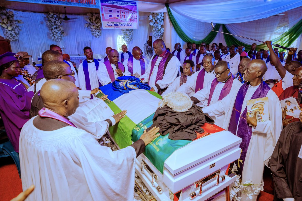 RtHonSheriff's tweet image. Today, it was an honour and privilege to pay my last respect to the late Chief Dr. Senator Edwin Kiagbodo Clark OFR, CON at St. Joseph Anglican Church, Kiagbodo.
Chief Clark was a champion for equity, fairness, and justice. He fiercely represented the marginalized, advocating…