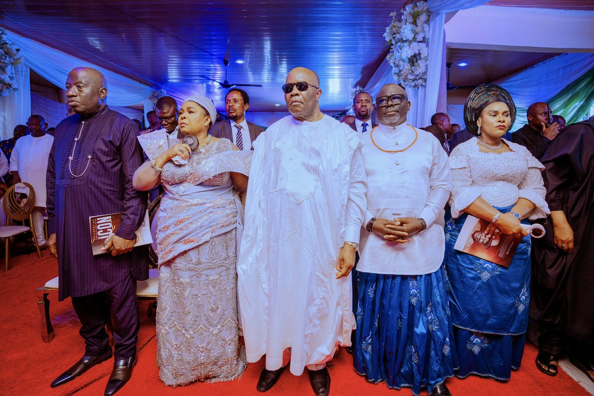 RtHonSheriff's tweet image. Today, it was an honour and privilege to pay my last respect to the late Chief Dr. Senator Edwin Kiagbodo Clark OFR, CON at St. Joseph Anglican Church, Kiagbodo.
Chief Clark was a champion for equity, fairness, and justice. He fiercely represented the marginalized, advocating…