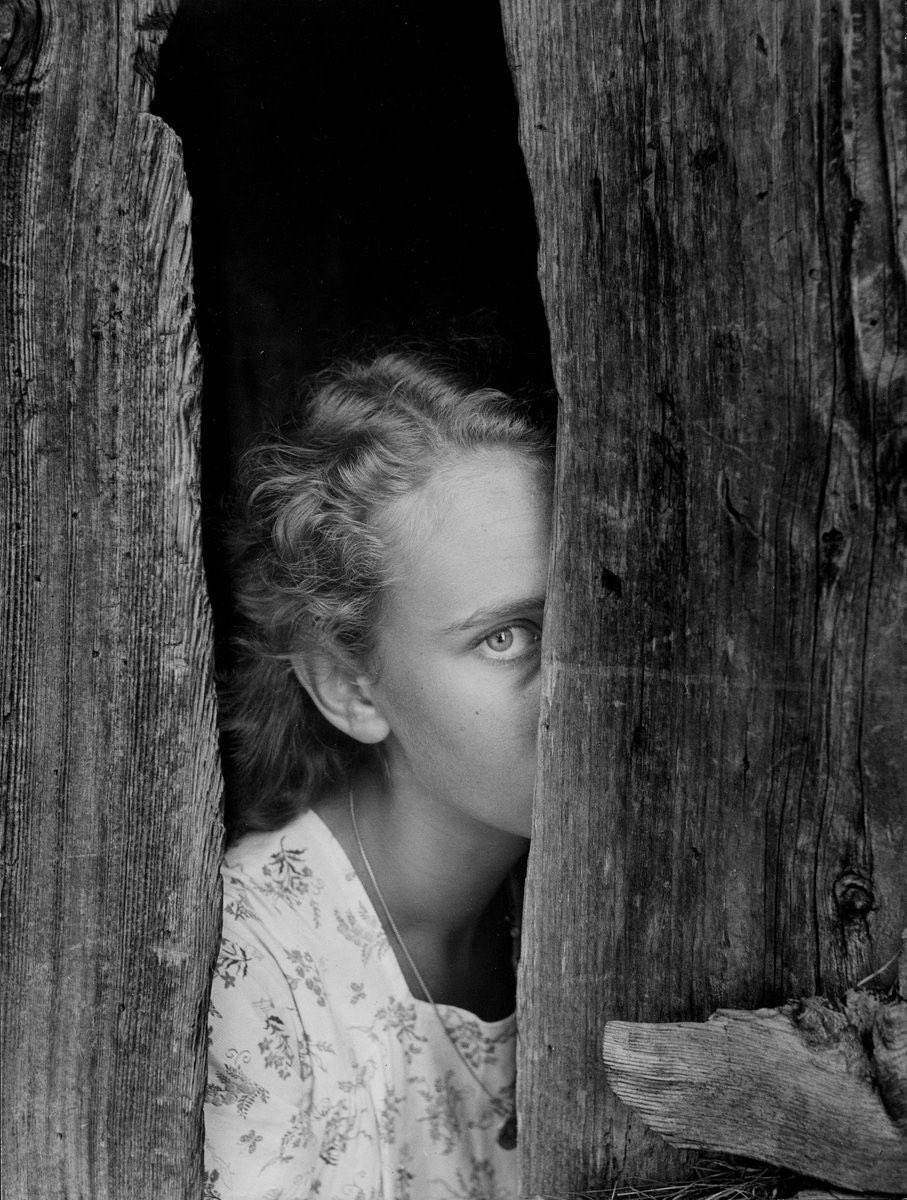 Mi ritrovai sola. Spaventata. Nemica agli altri e a me stessa.

E.Ferrante    #IGiorniDellAbbandono      

#ventaglidiparole

P. Monti  1956